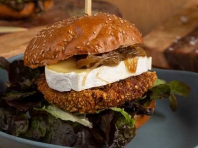 bugers-pouletfrit-chevre burger poulet frit fromage de chêvre